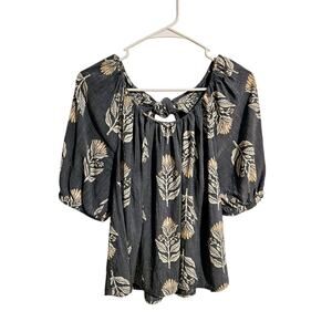 Woman's Floral Puff Sleeve Top Size M